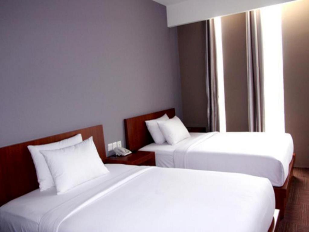 Plan B Hotel Паданг Экстерьер фото