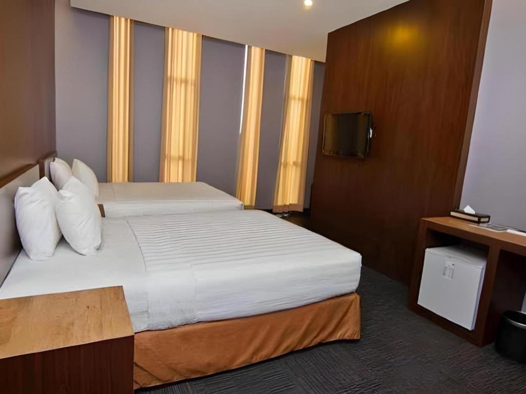 Plan B Hotel Паданг Экстерьер фото
