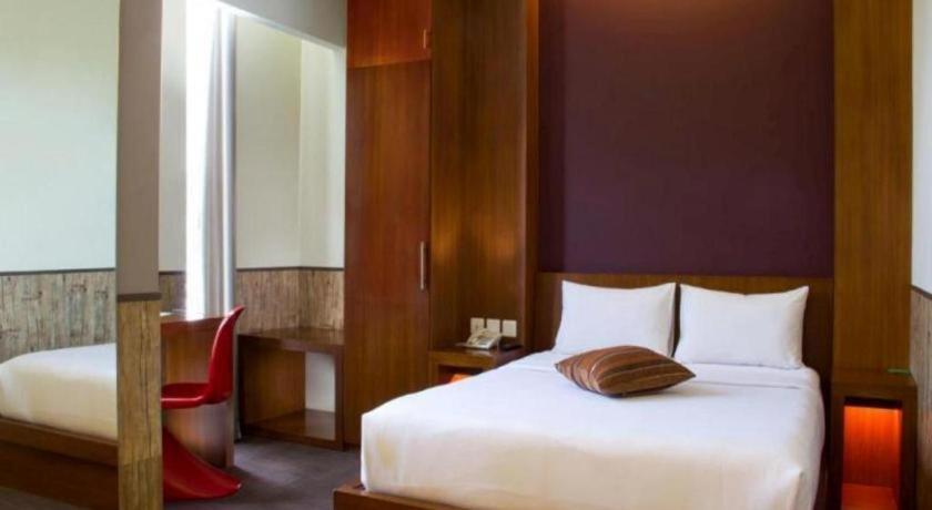 Plan B Hotel Паданг Экстерьер фото