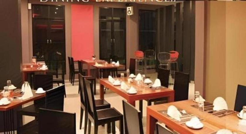Plan B Hotel Паданг Экстерьер фото