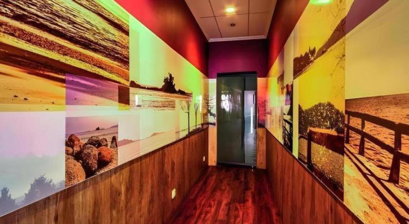 Plan B Hotel Паданг Экстерьер фото
